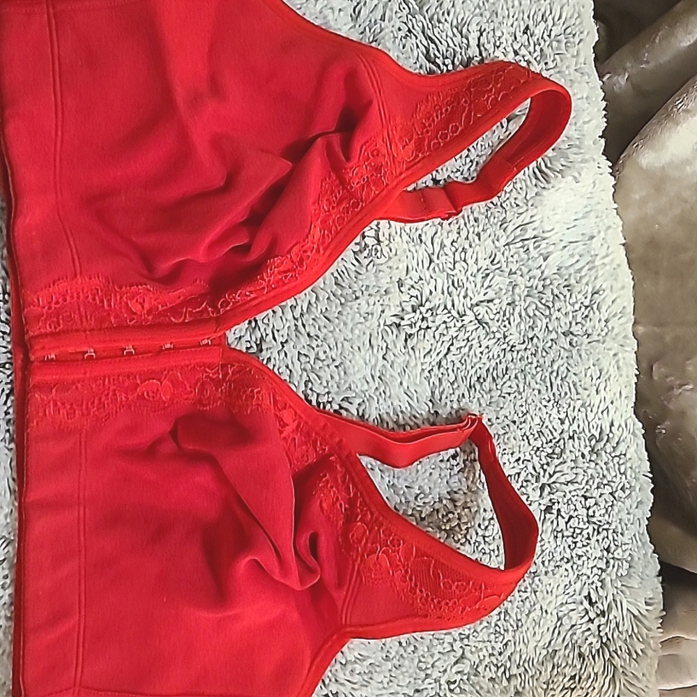 Catherine's intimates  Red 44C front close wireless bra